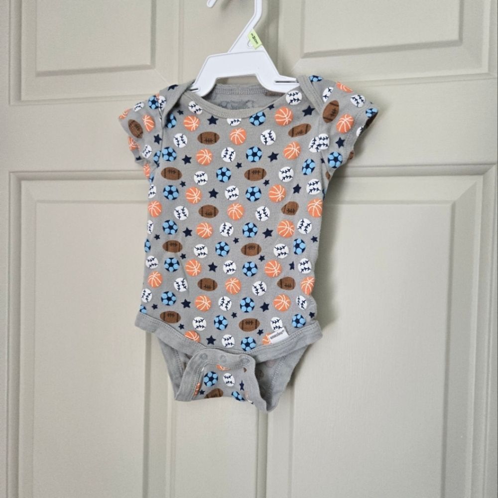 3/$10 Gerber onesie size 3m